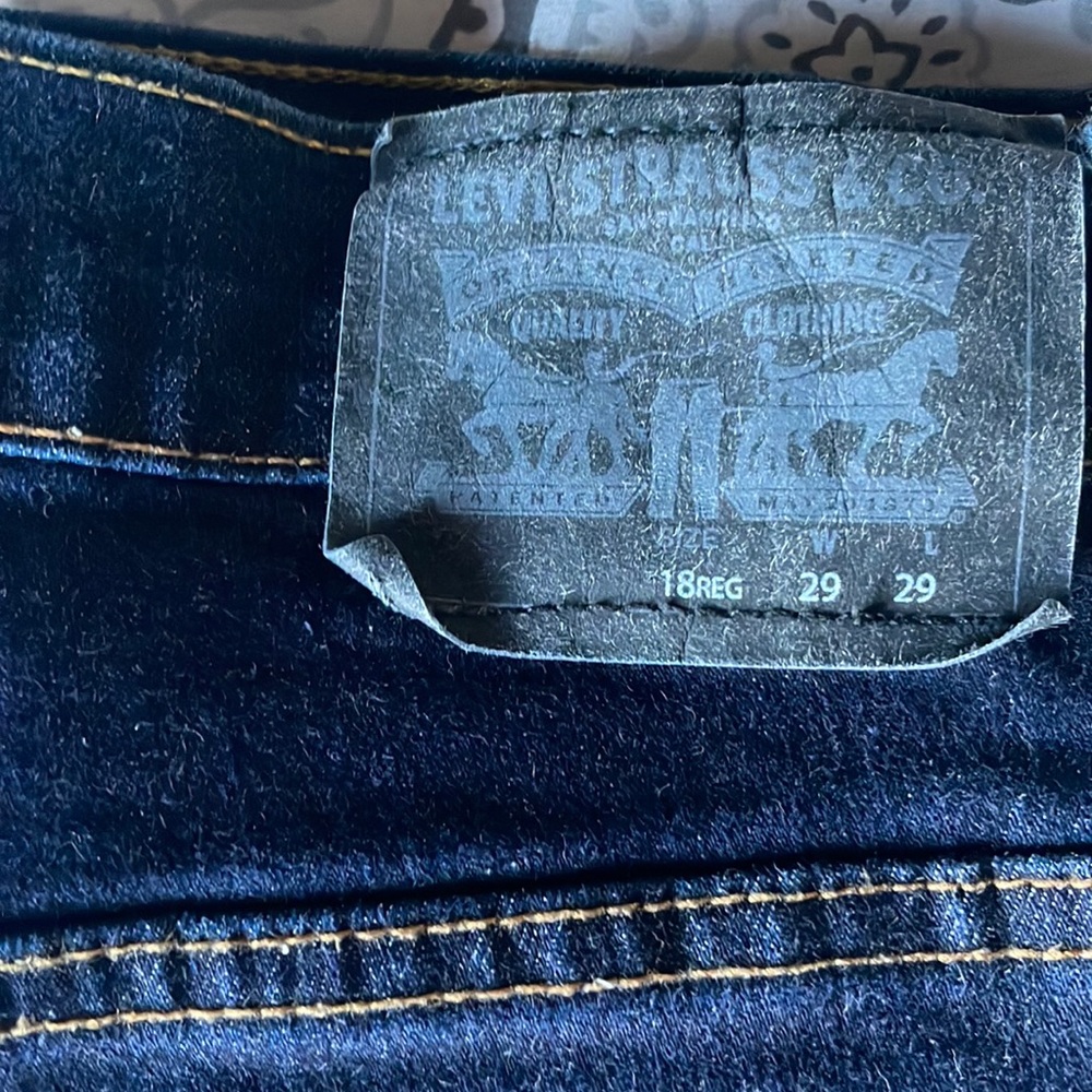 Levi jeans slim size 29W 29L Good condition! Used occasionally